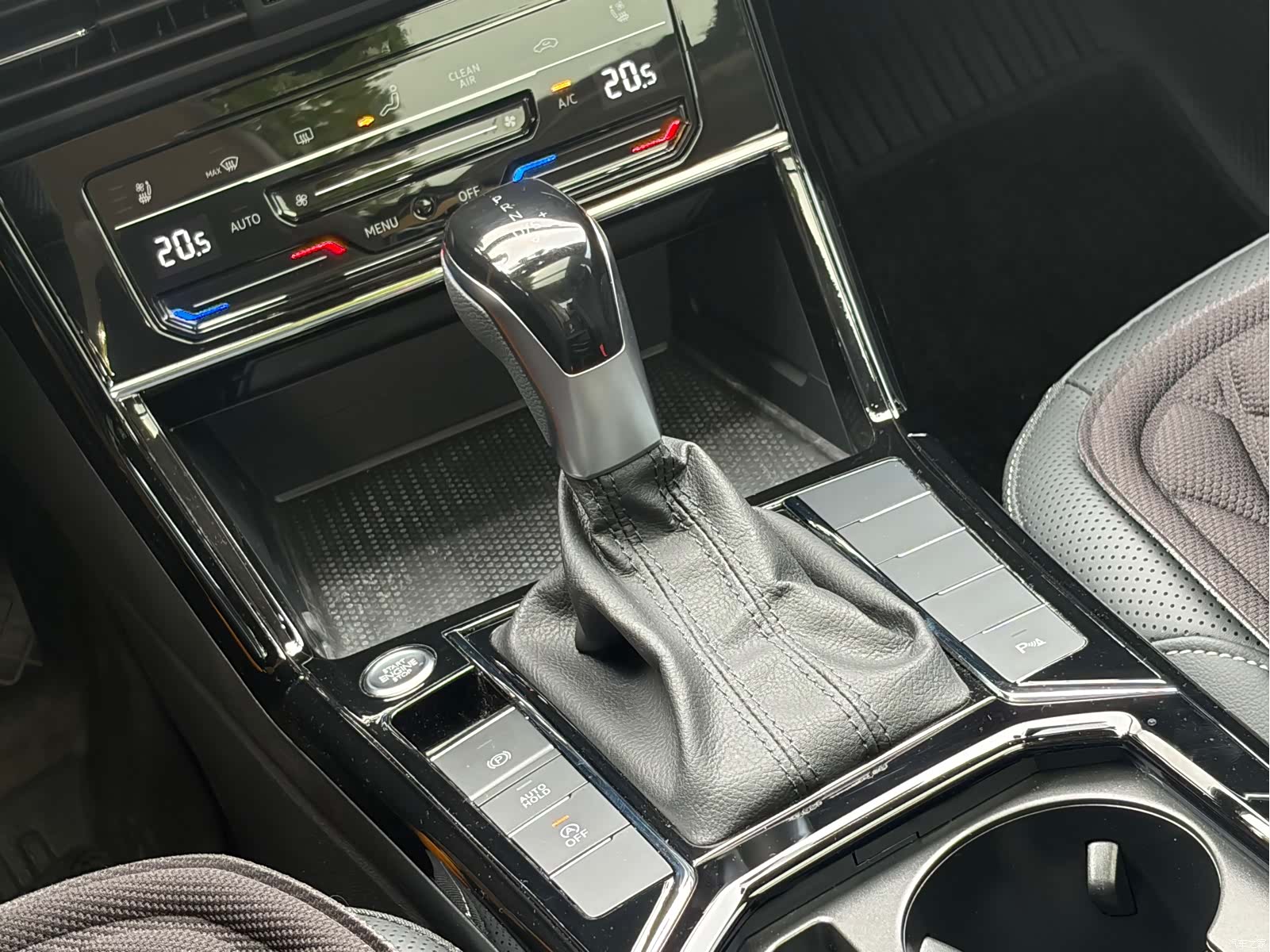 Volkswagen Passat, 2025 16