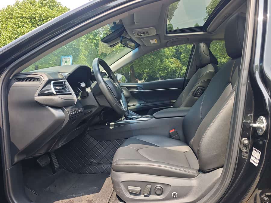 Toyota Camry 2022, фото 8