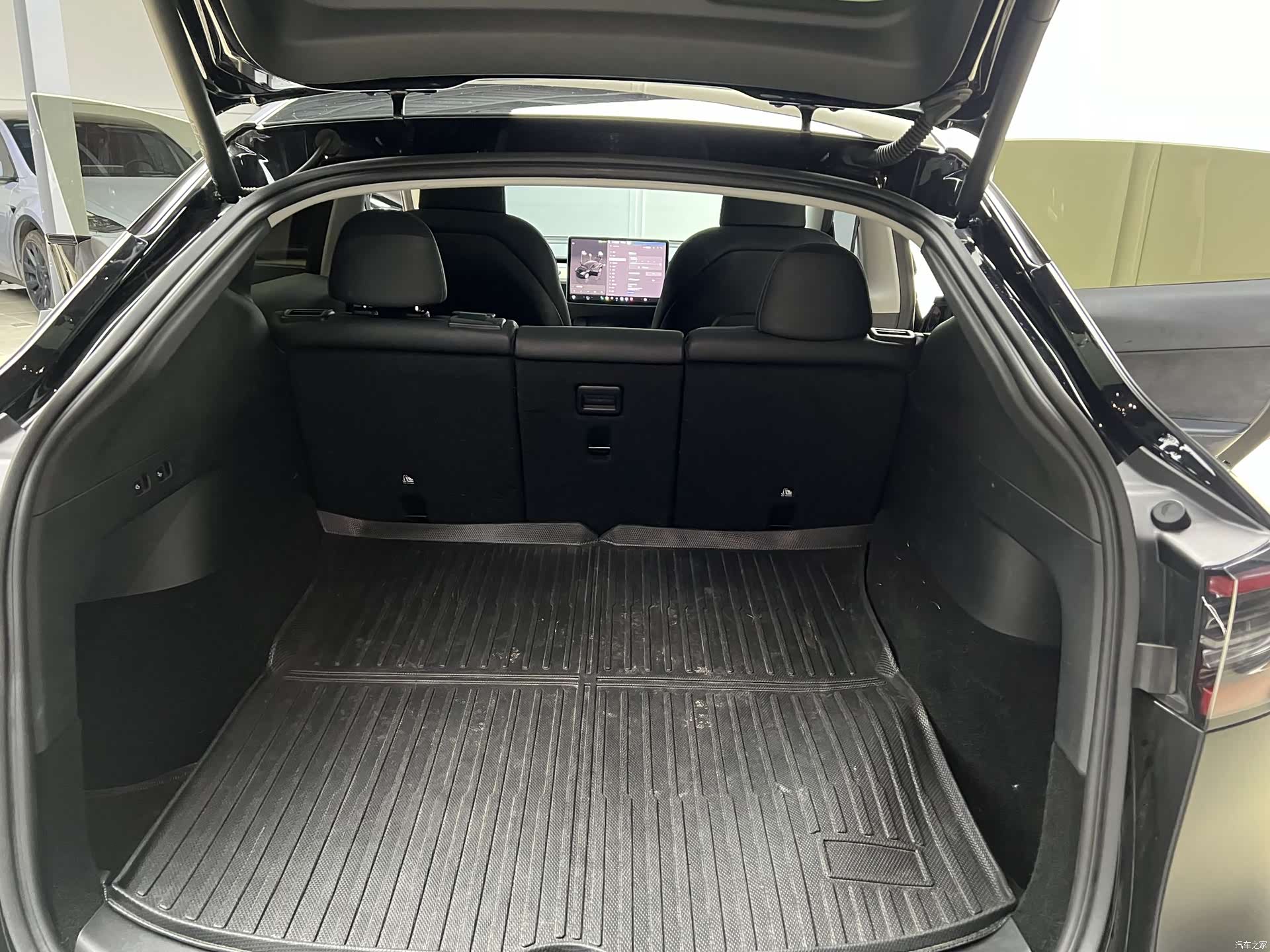 Tesla Model Y, 2022 18