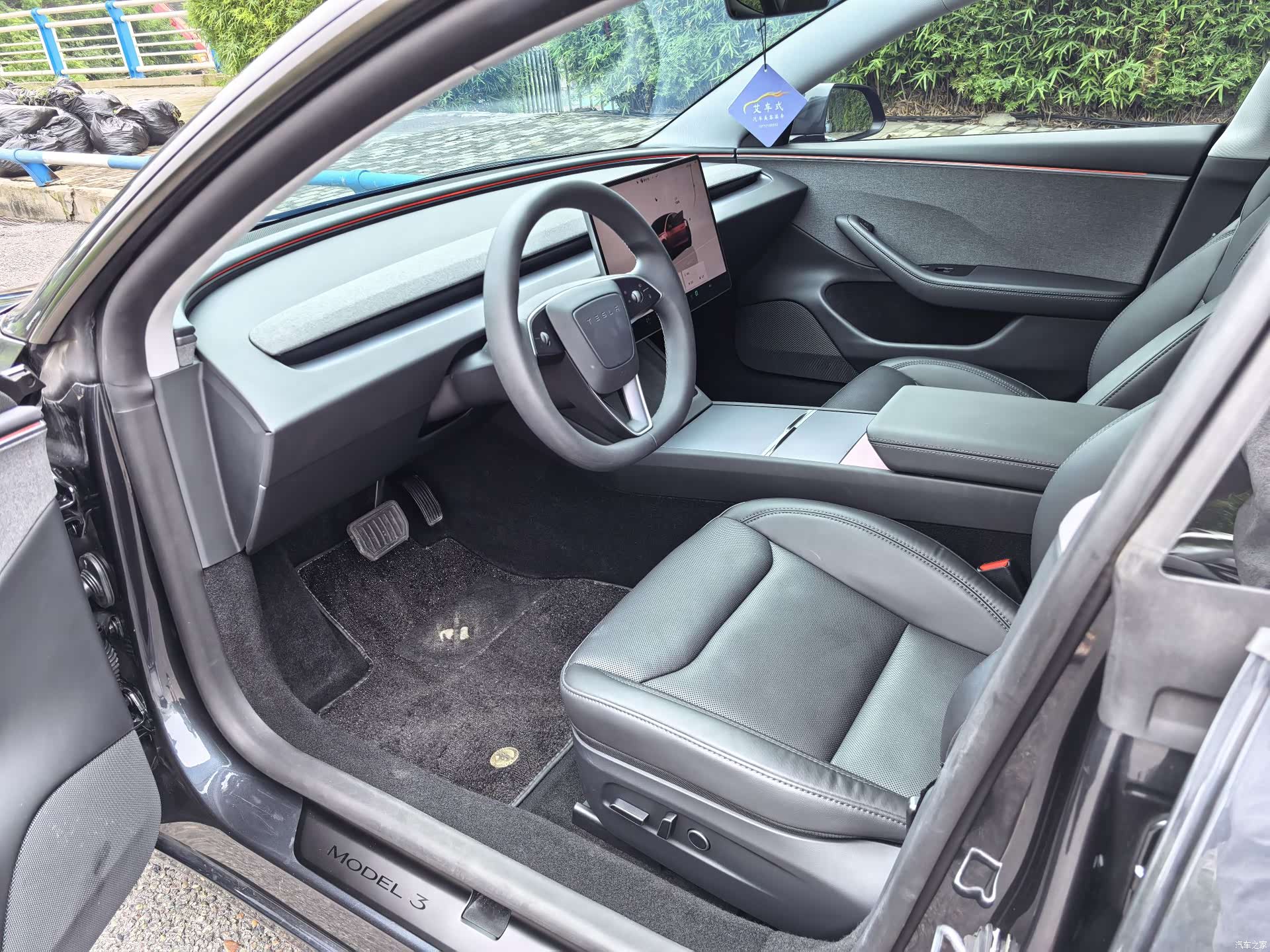 Tesla Model 3, 2025 6