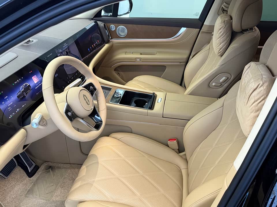 AITO Ask the world M9