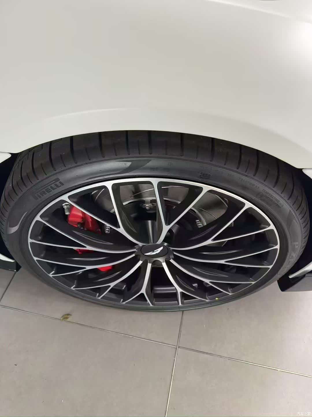Aston Martin Vantage, 2025 3