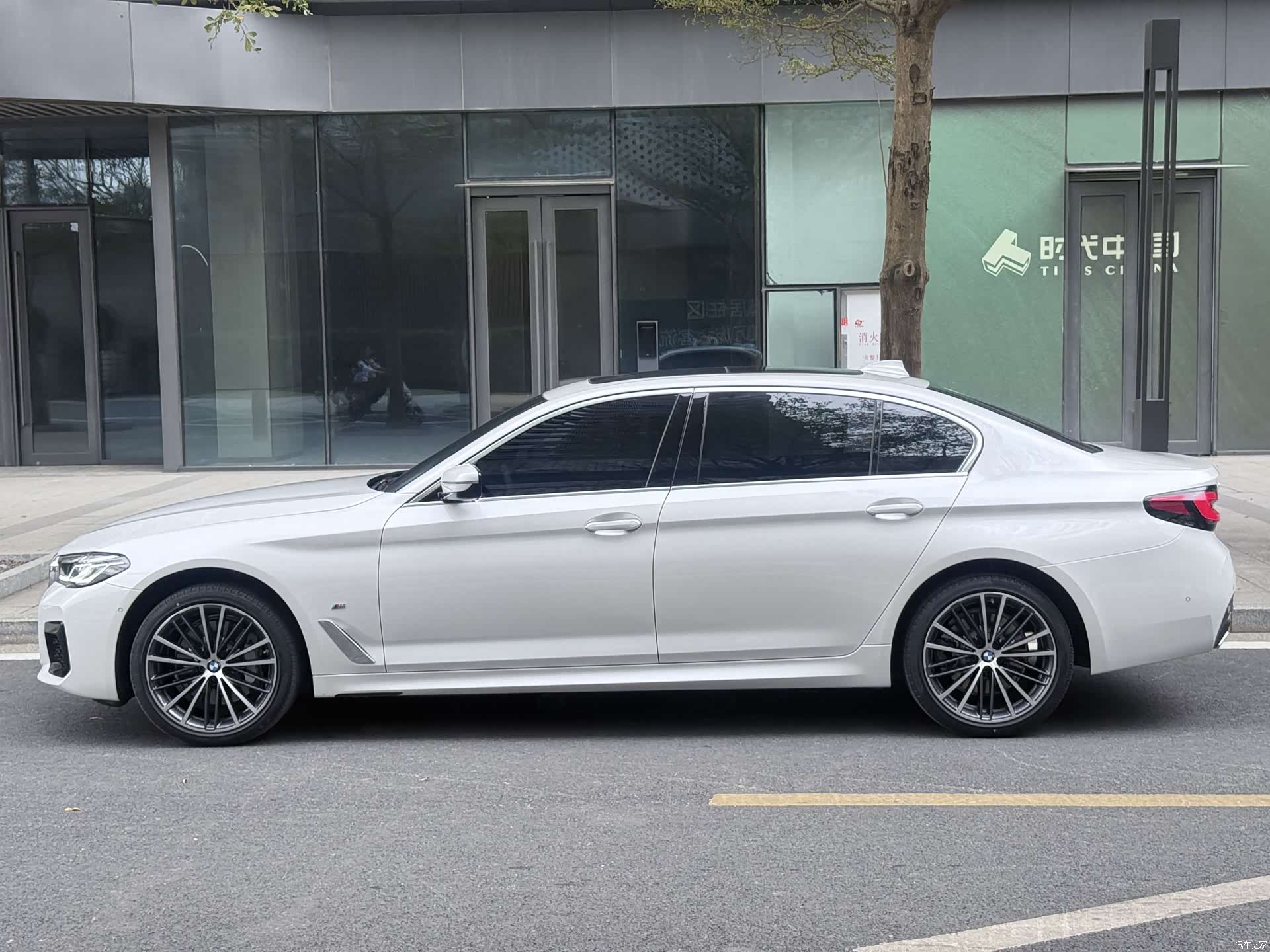 BMW 5 Series, 2023 15