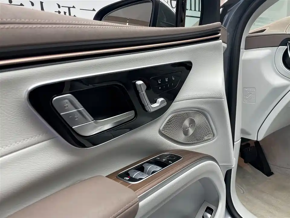 Mercedes-Benz EQS SUV