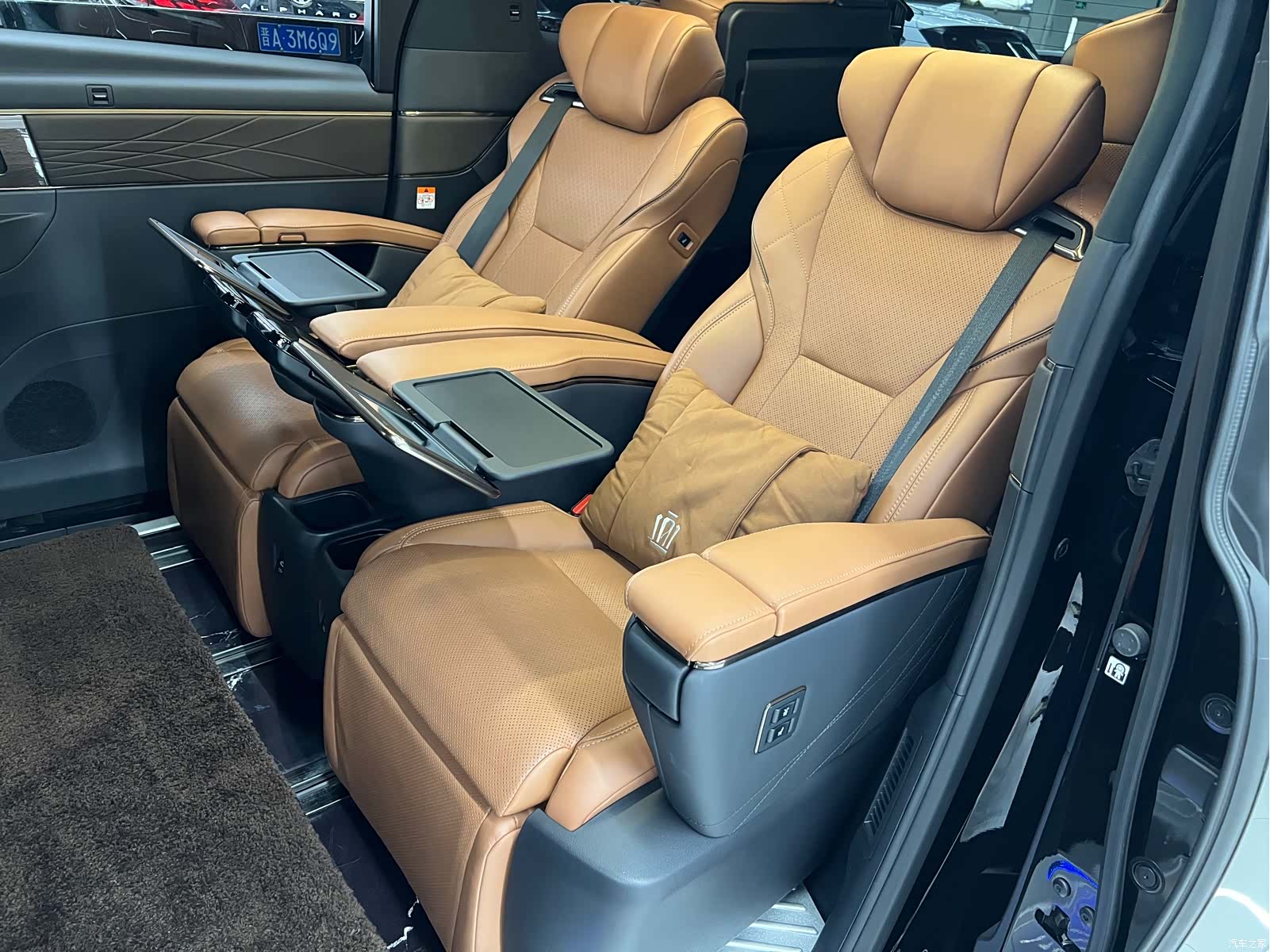 Toyota Vellfire, 2023 12