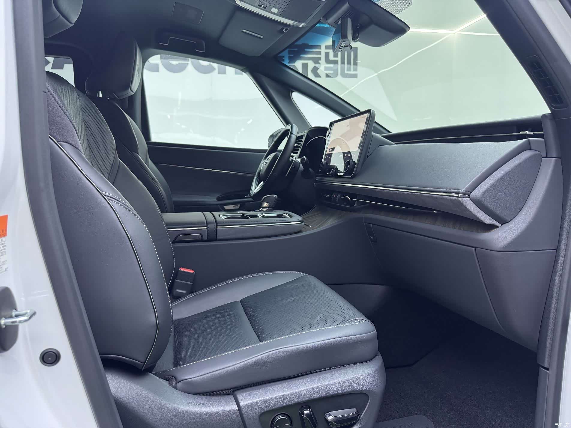 Lexus LM, 2024 13