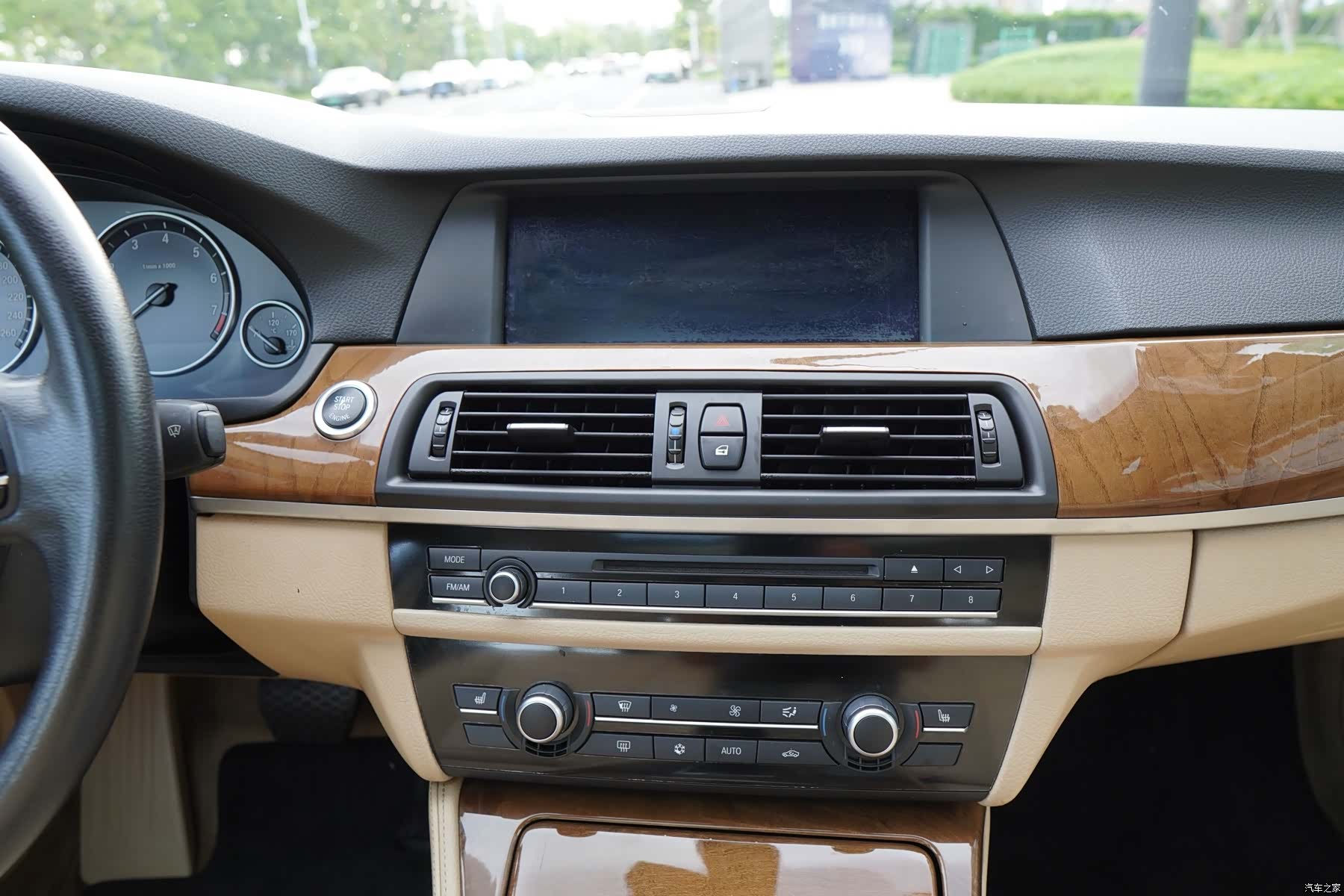BMW 5 Series, 2011 9