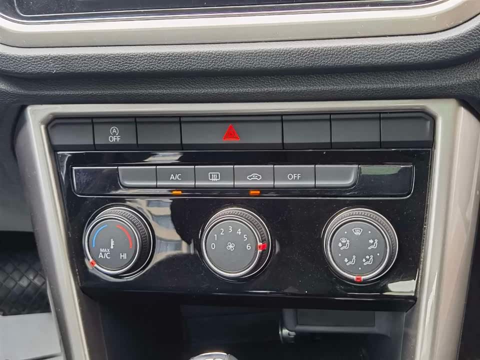 Volkswagen T-ROC exploring Songs