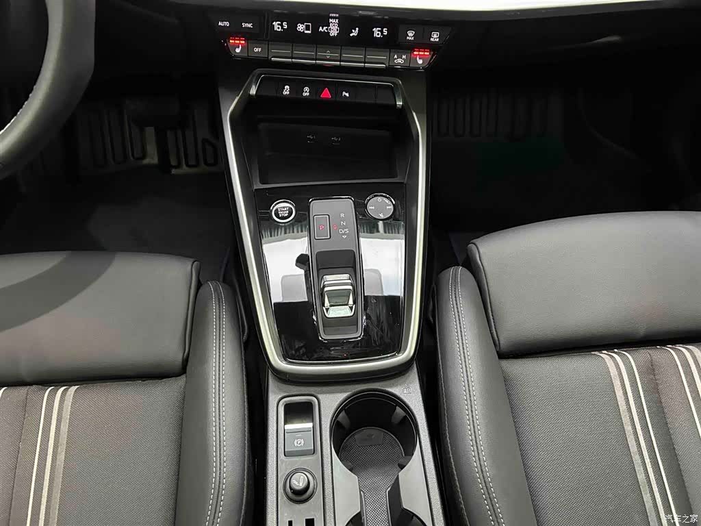 Audi A3, 2022 все фото