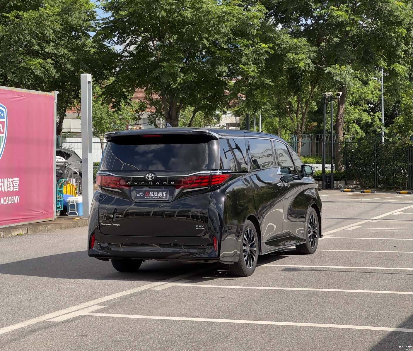 Toyota Alphard, 2024 все фото