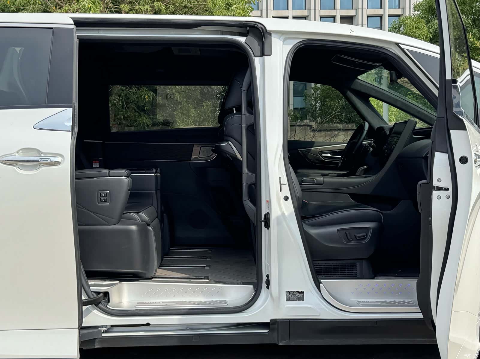 Toyota Vellfire, 2024 16