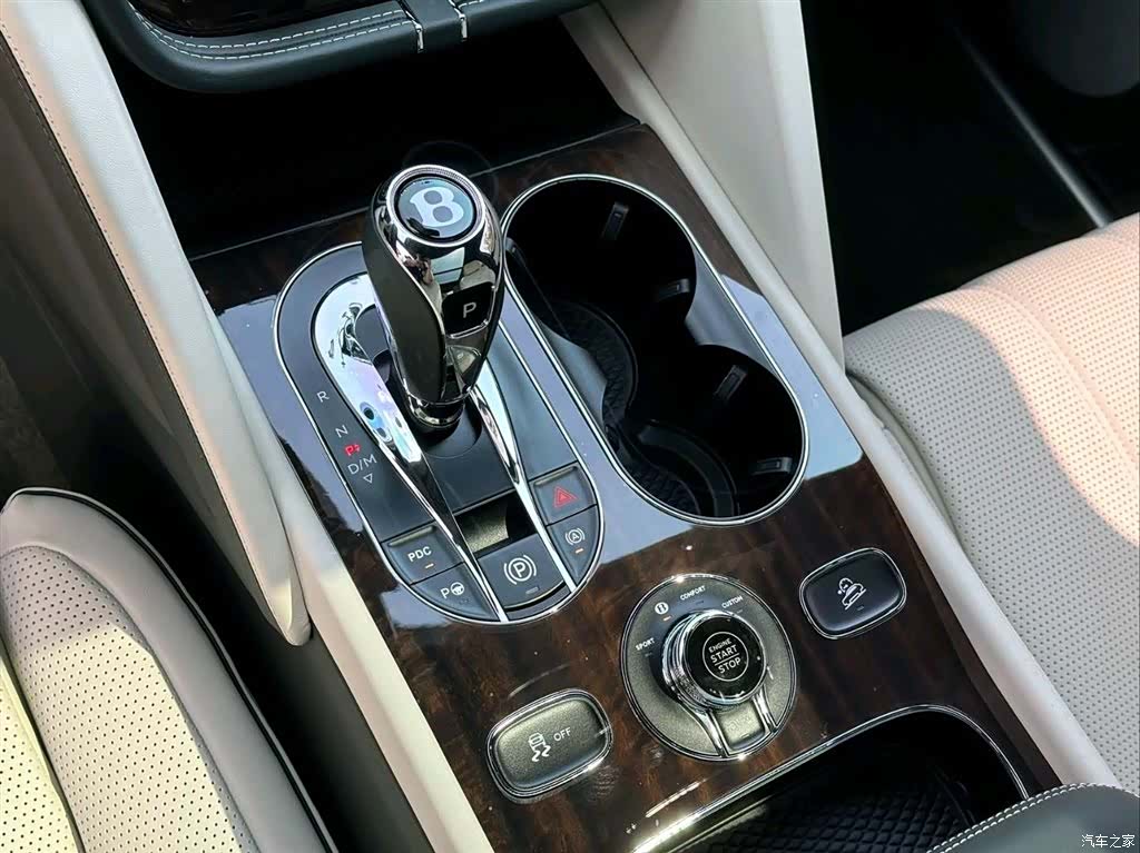 Bentley Bentayga, 2023 все фото