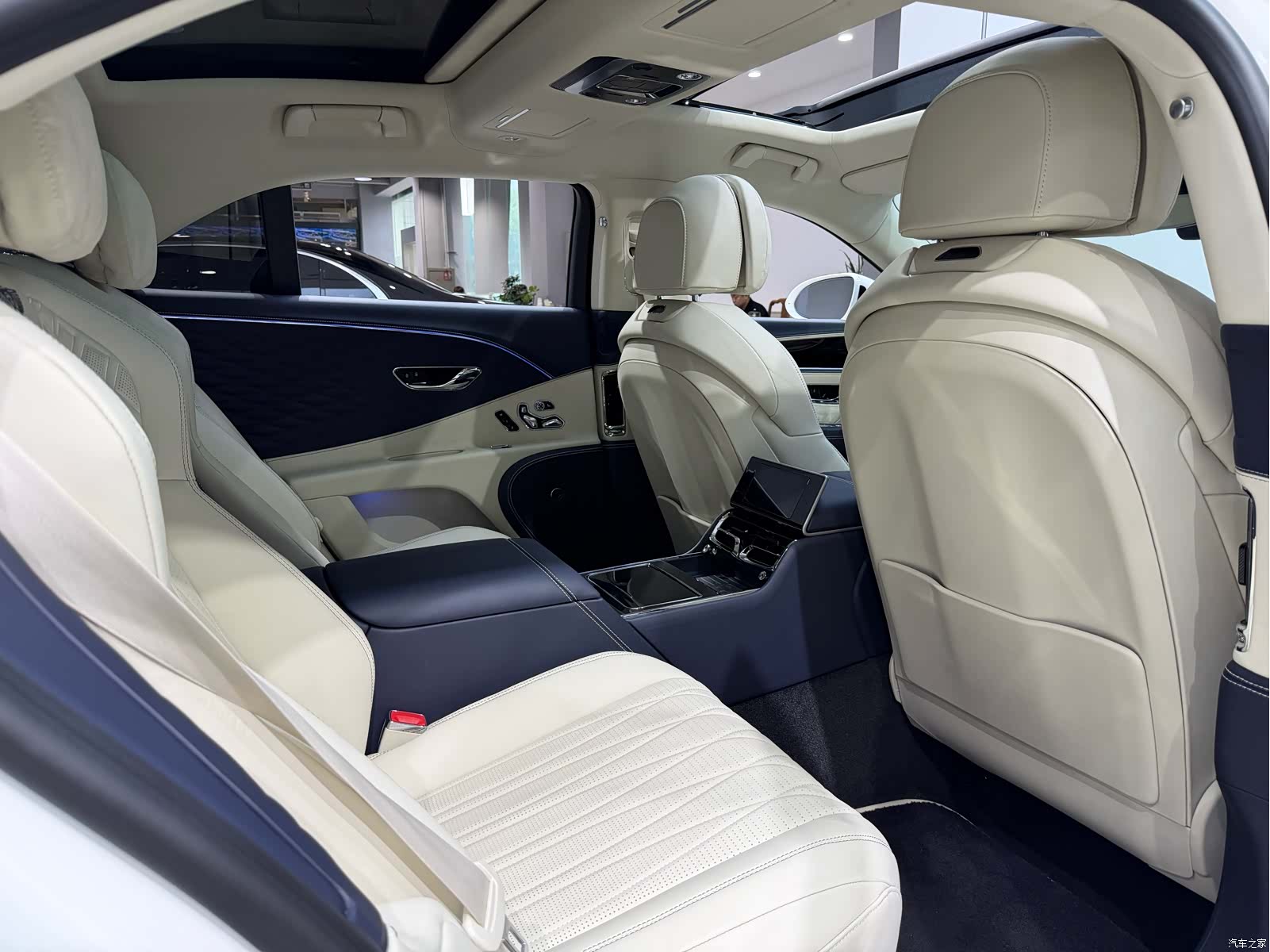 Bentley Flying Spur, 2023 12