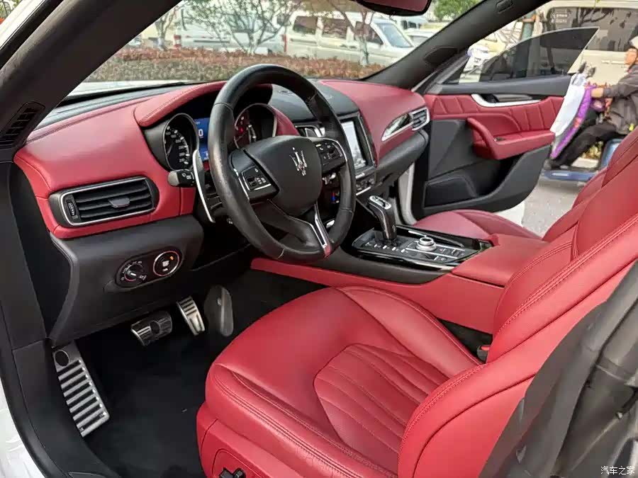 Maserati Levante, 2020 9