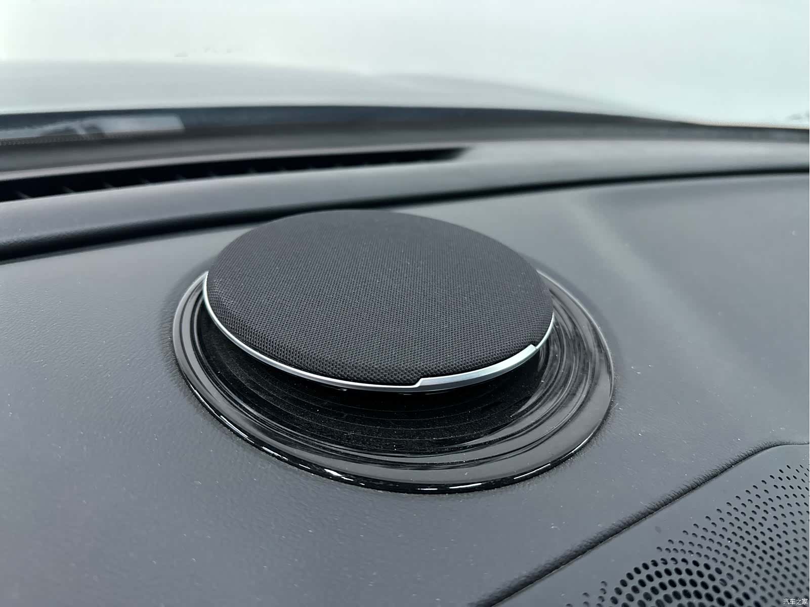 Geely 8, 2025 8