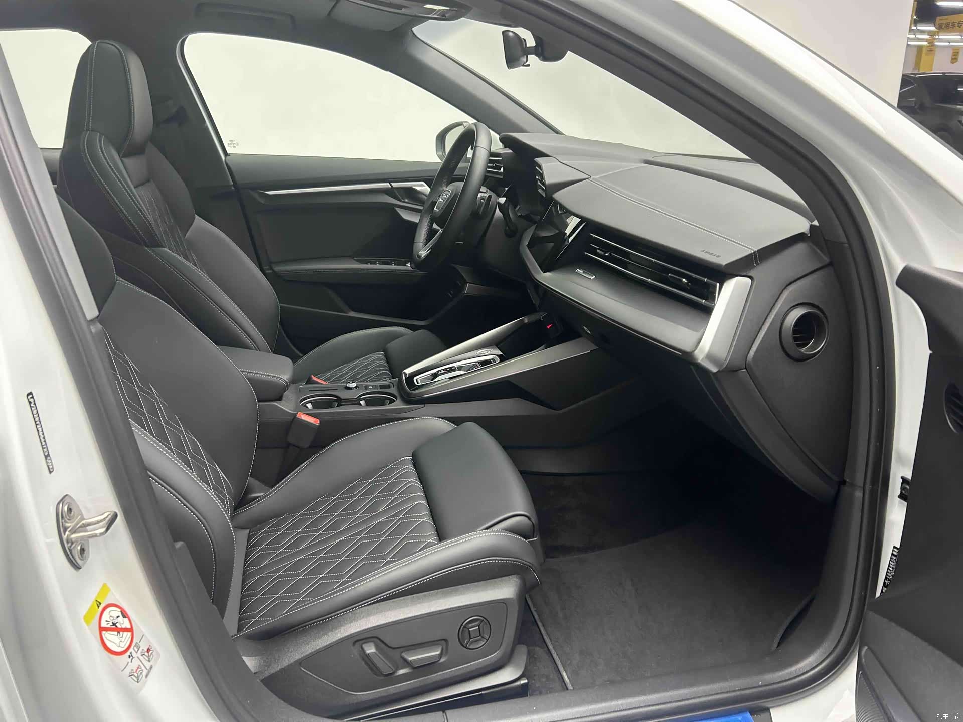 Audi Flying Spur, 2025 16