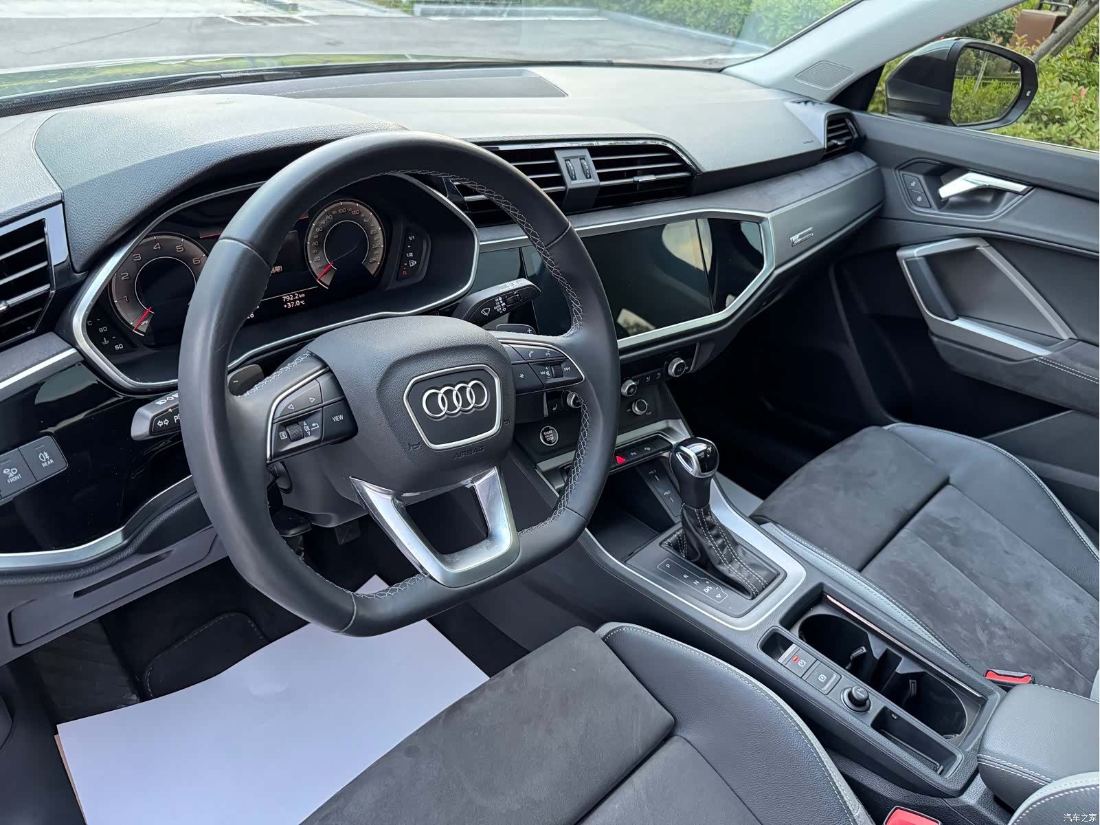 Audi Q3, 2022 10