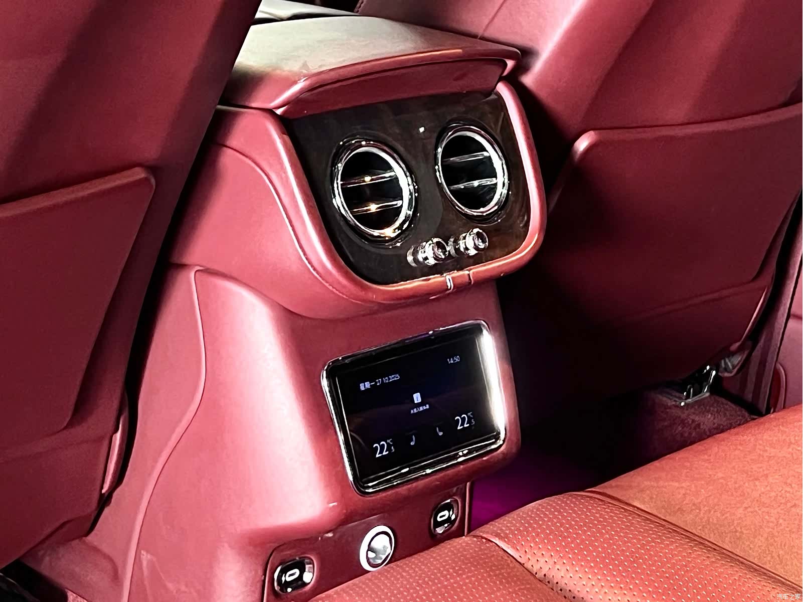 Bentley Bentayga, 2021 34