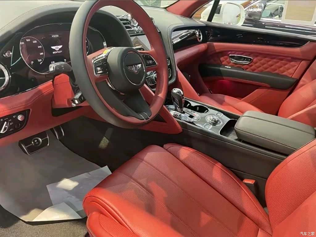 Bentley Bentayga, 2022 4