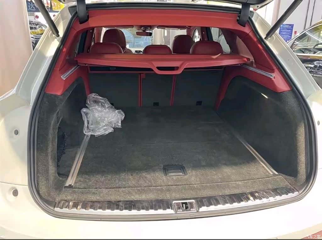Bentley Bentayga, 2022 7