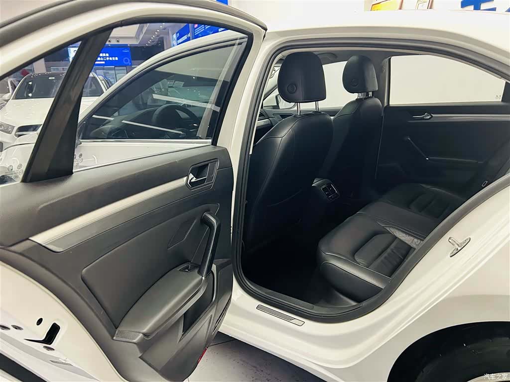 Volkswagen Lamando, 2016 23