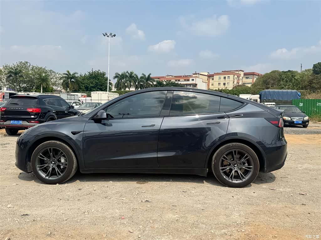 Tesla Model Y, 2024 8