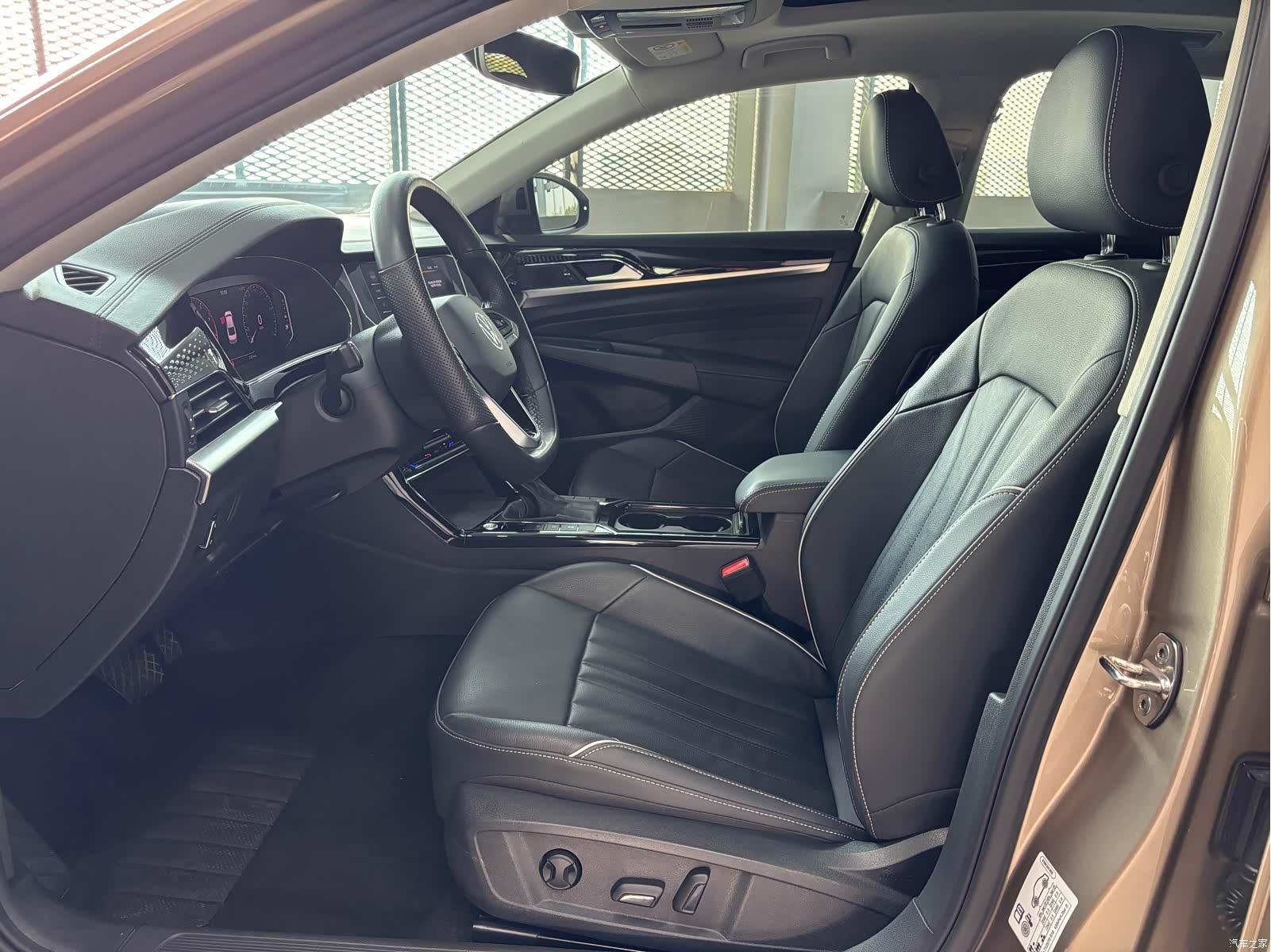 Volkswagen Passat, 2022 все фото