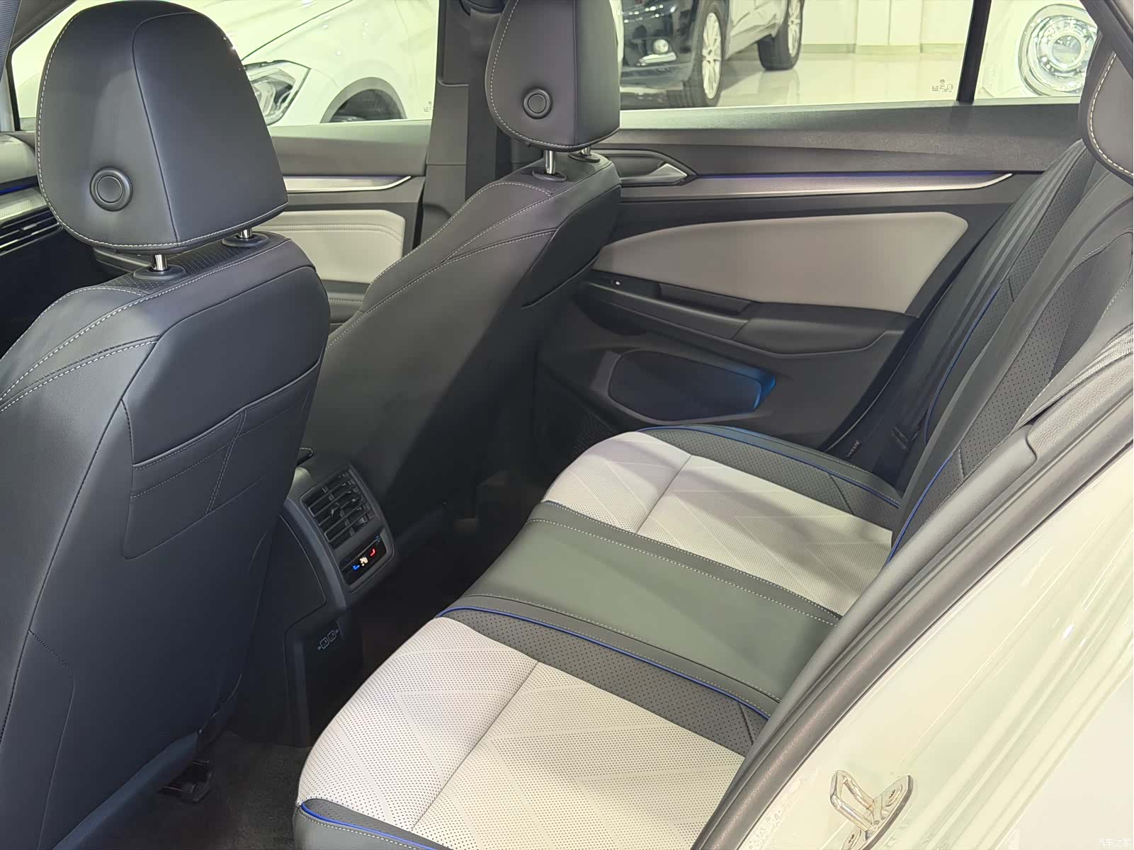 Volkswagen Golf, 2025 25