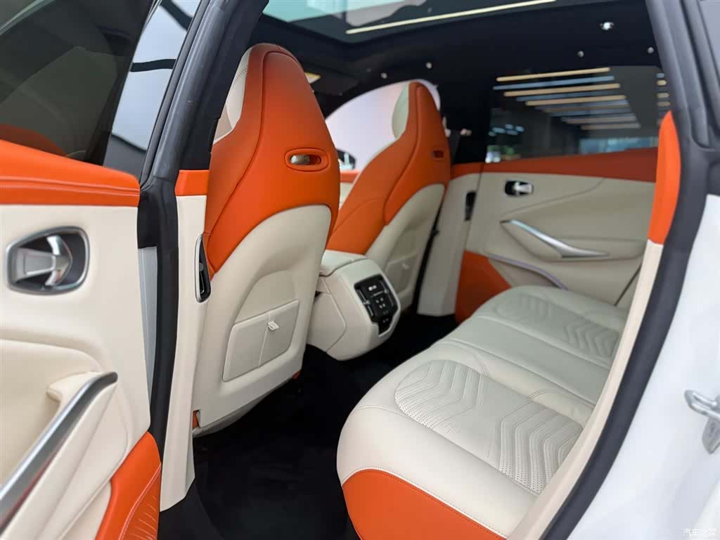 Aston Martin DBX, 2021 9