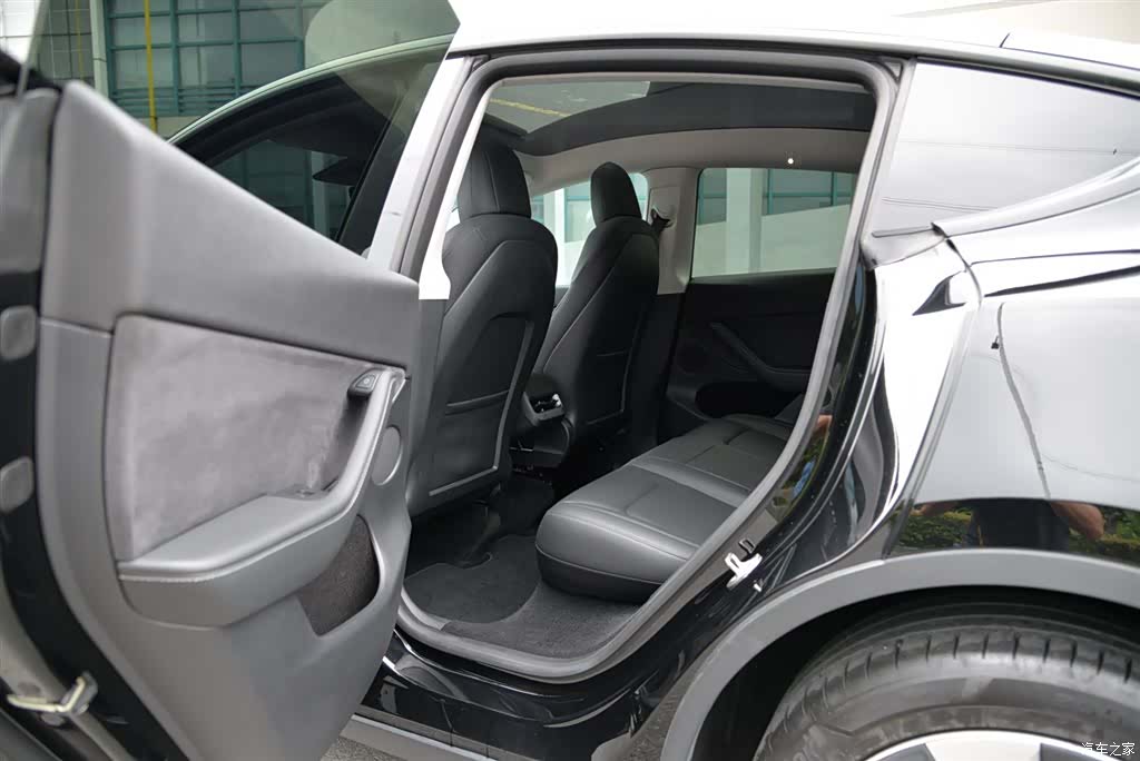Tesla Model Y, 2021 все фото