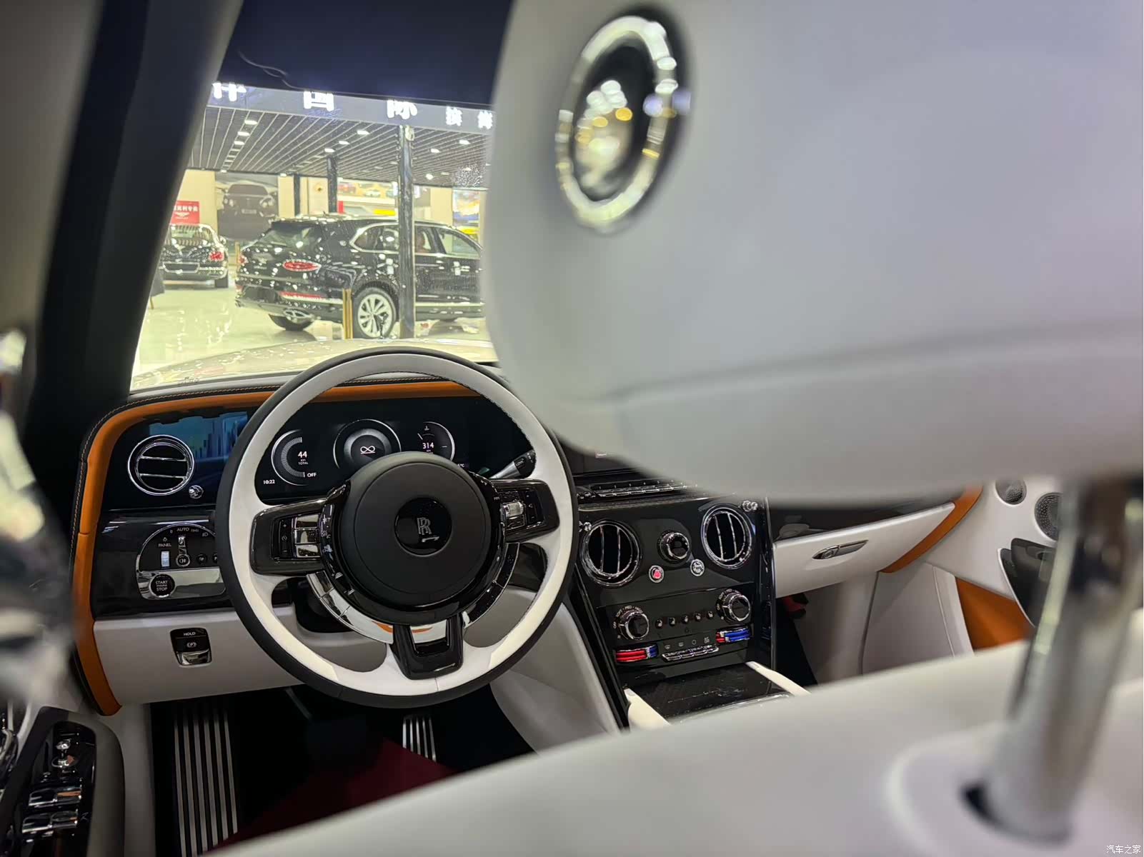 Rolls-Royce Cullinan, 2026 12