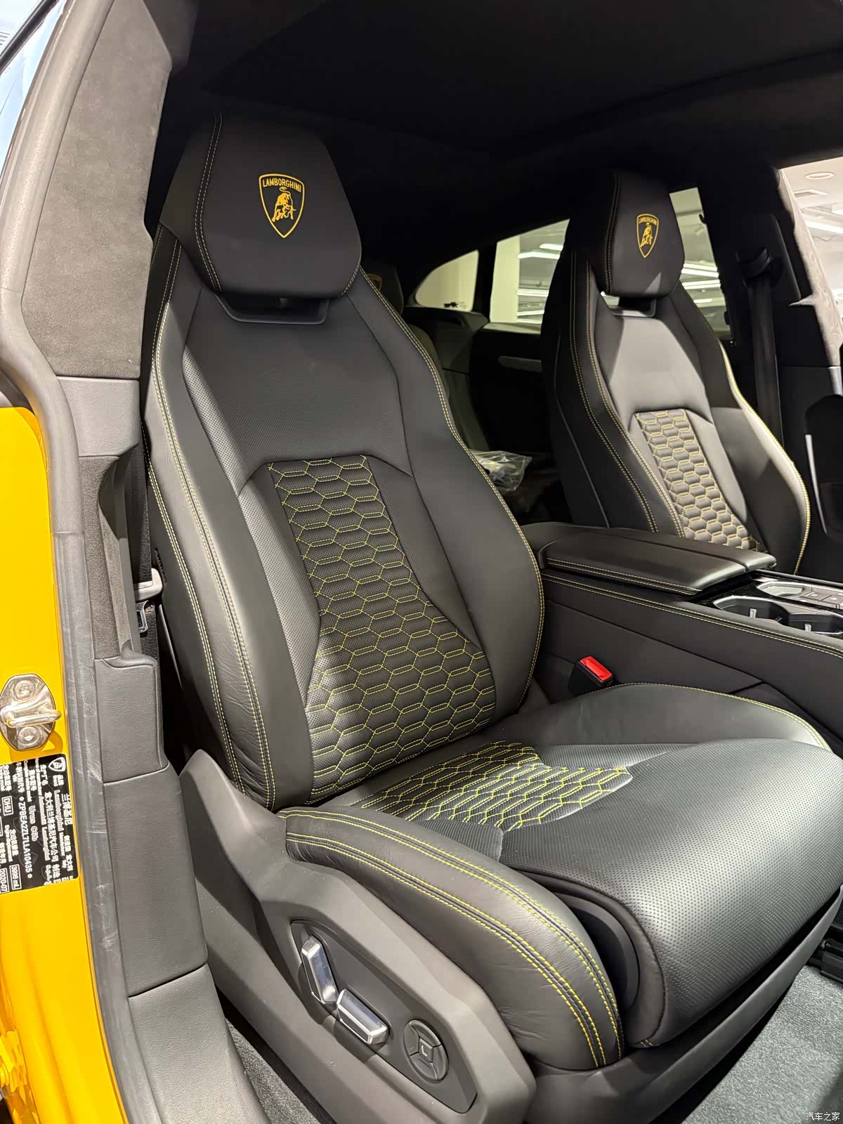 Lamborghini Urus, 2021 12