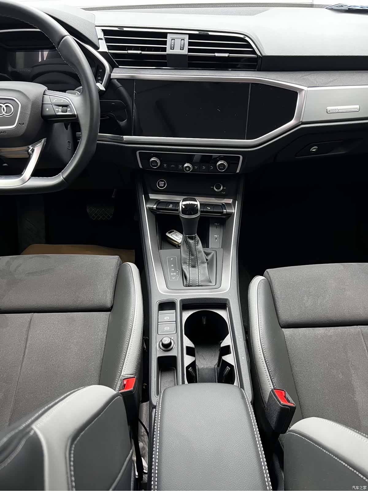 Audi Q3, 2022 11