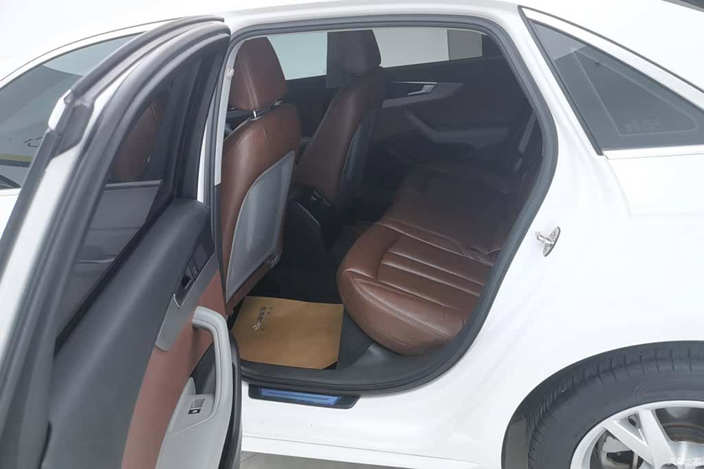 Audi A4L, 2018 11