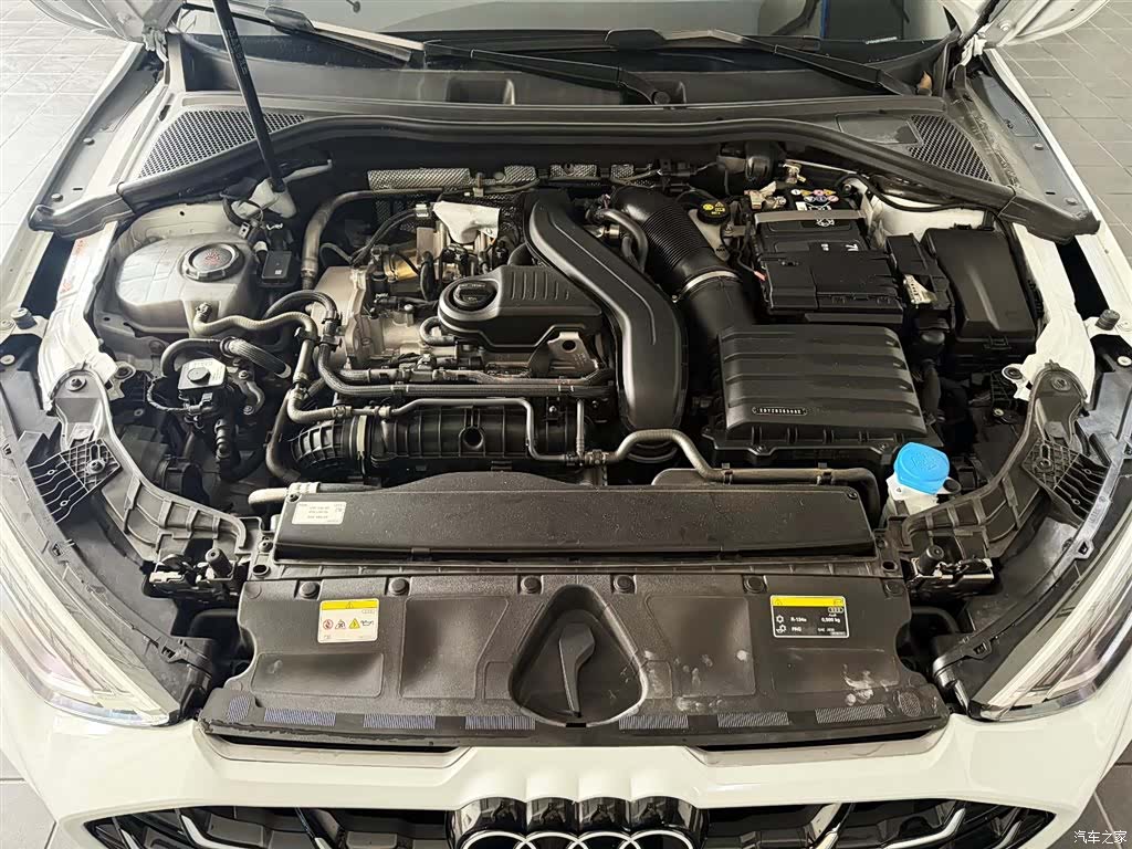 Audi Flying Spur, 2025 13