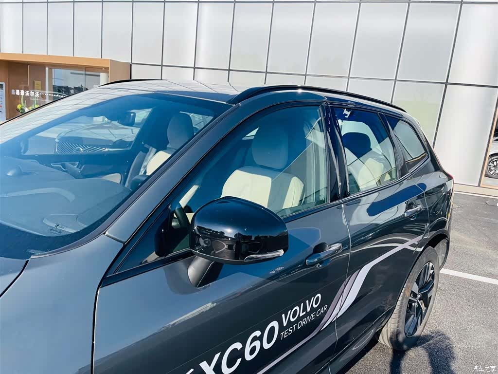 Volvo XC60, 2025 10