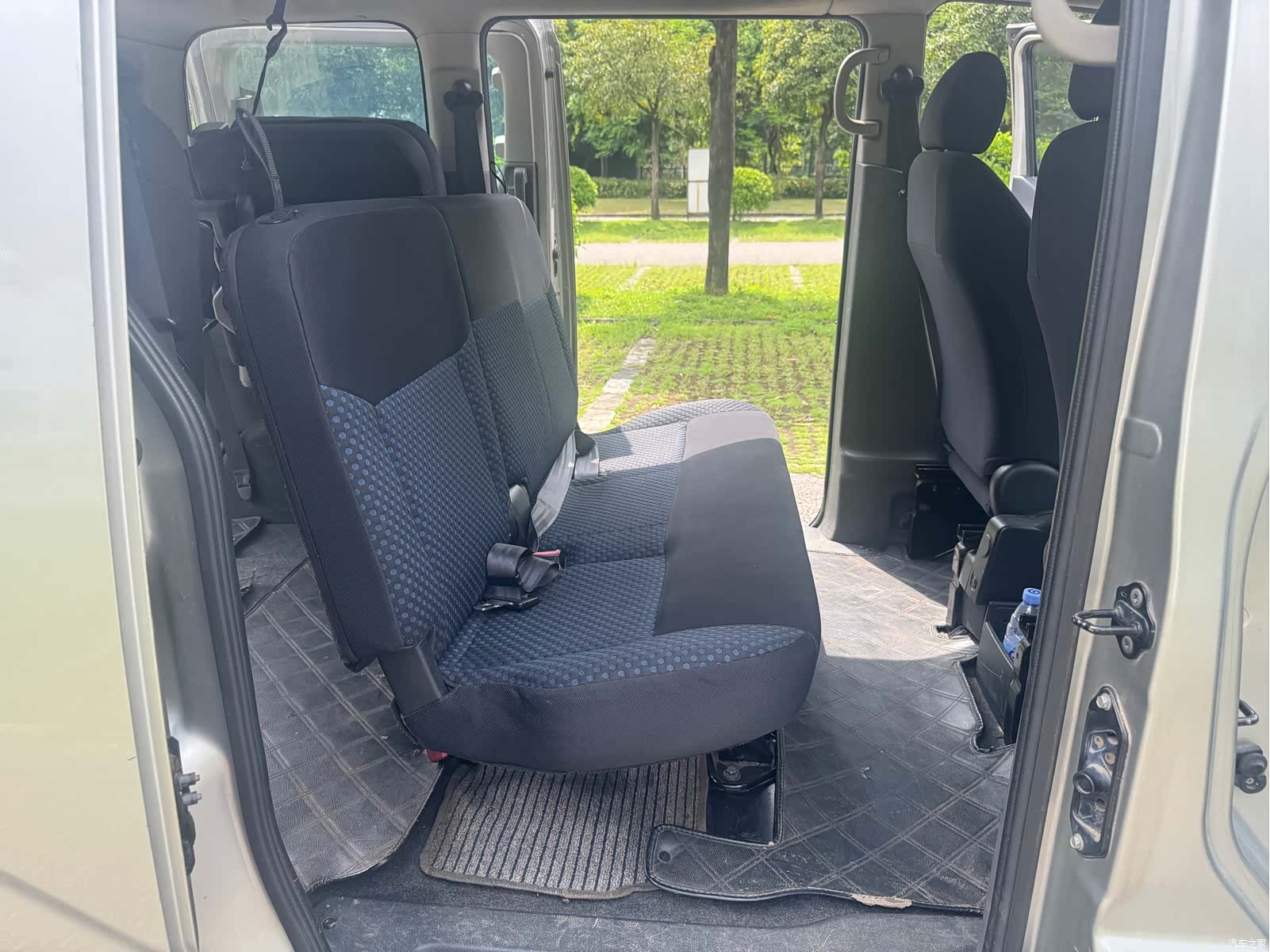 Nissan NV200, 2011 12