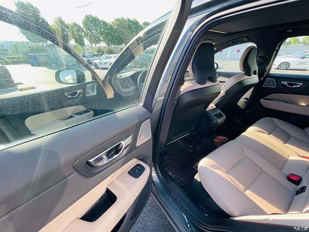 Volvo XC60, 2025 17