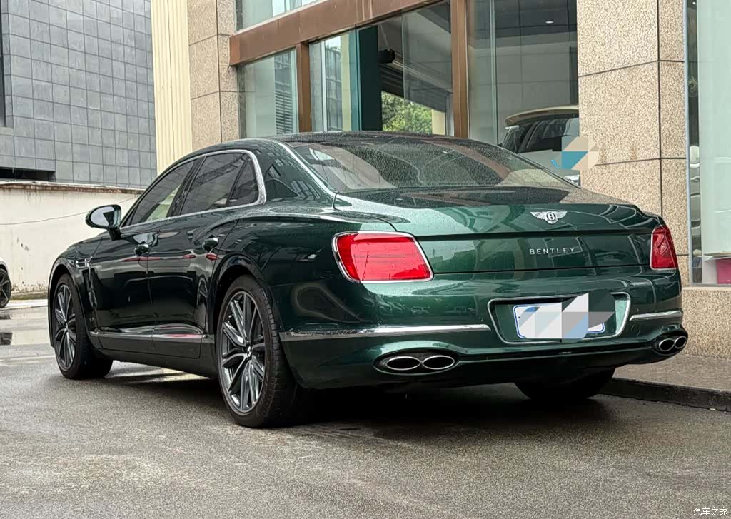 Bentley Flying Spur, 2023 4
