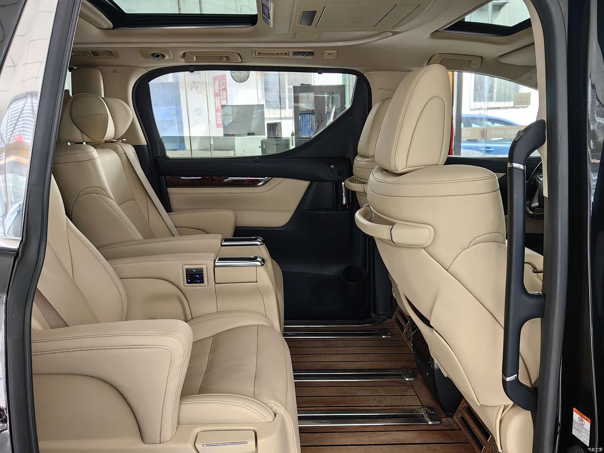Toyota Alphard, 2018 13