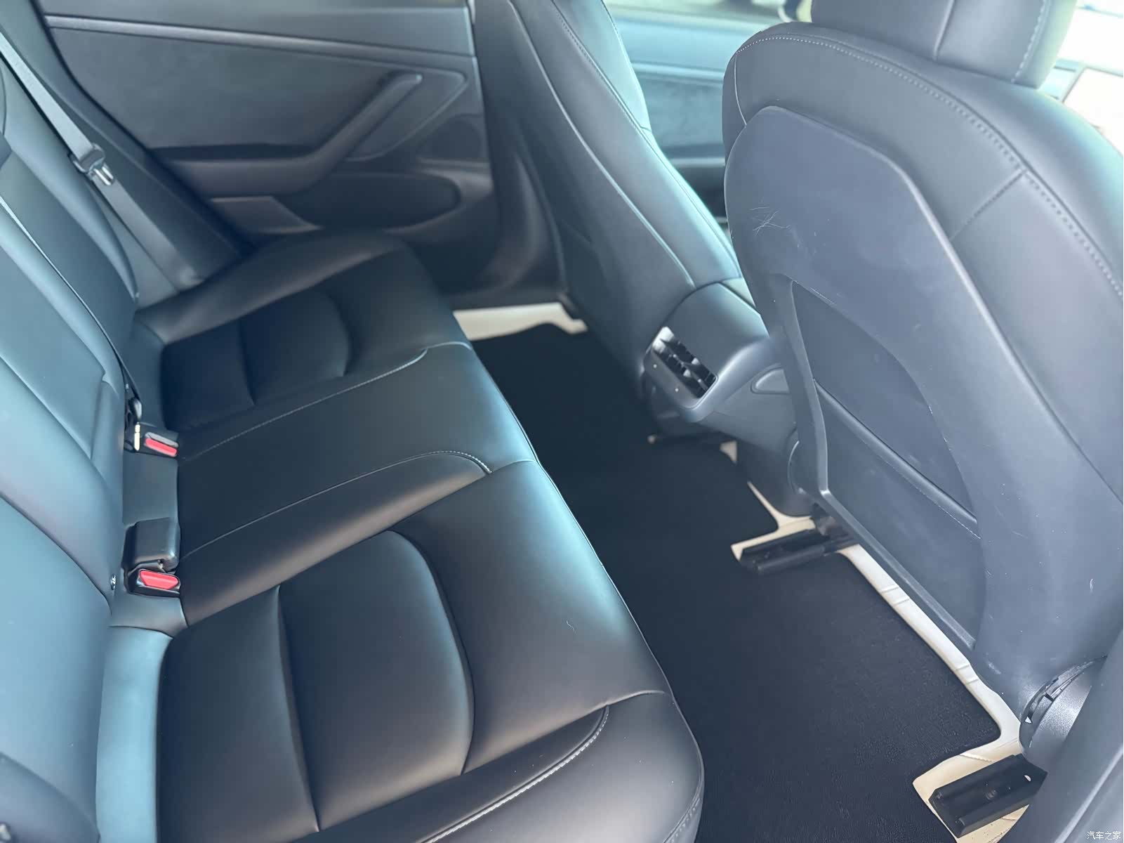 Tesla Model 3, 2020 13
