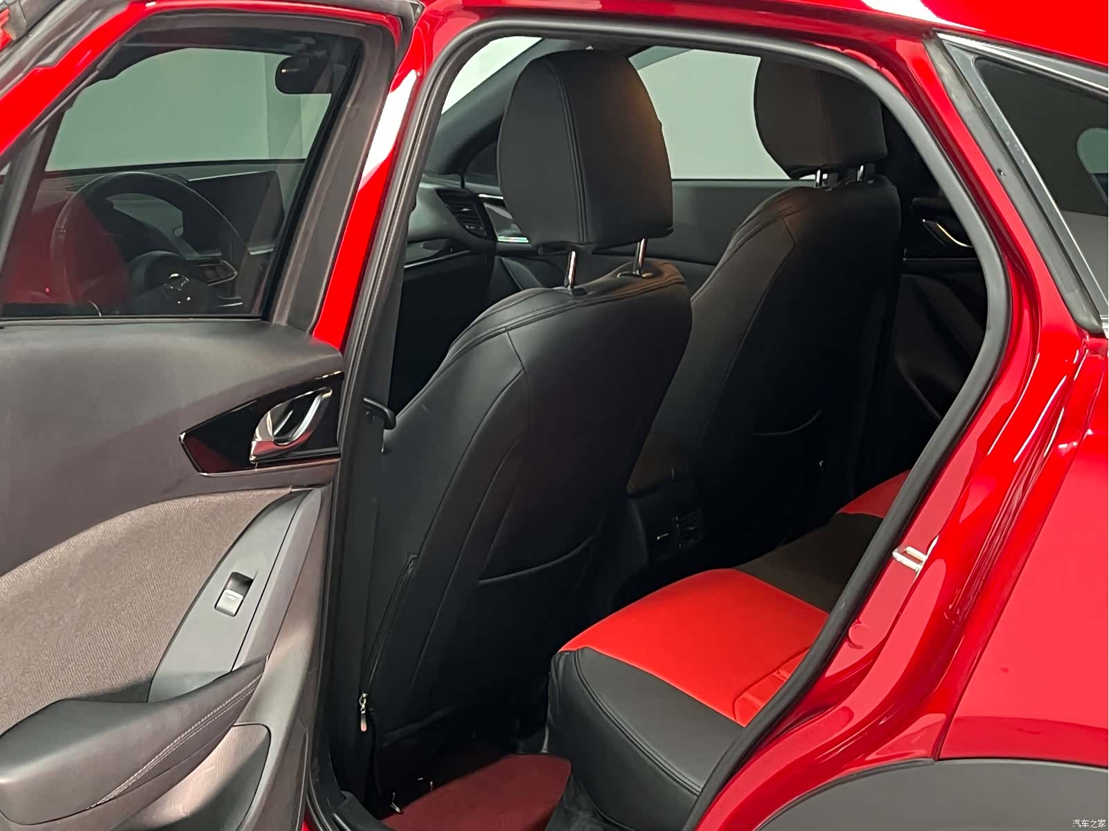 Mazda CX-4, 2023 6
