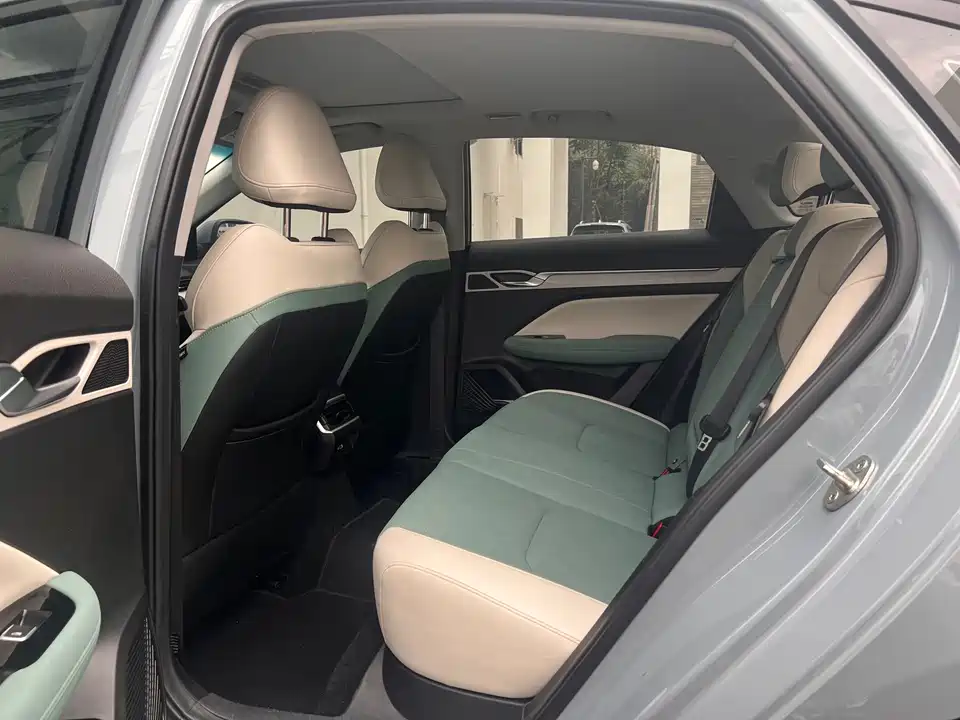 Geely Emgrand L HiP Geely Emgrand L HiP