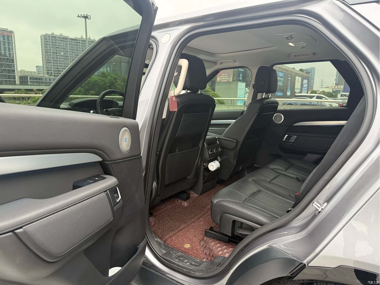 Land Rover Discovery, 2021 3