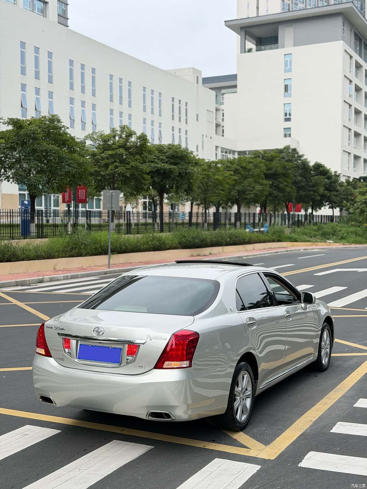 Toyota Crown, 2010 14