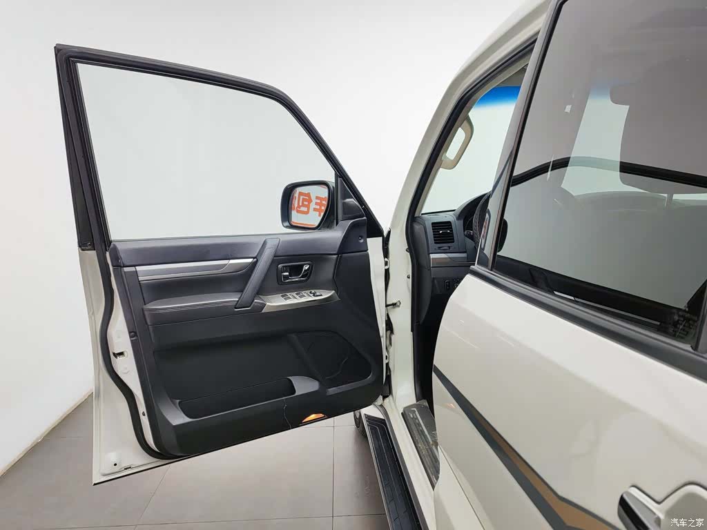 Mitsubishi Pajero, 2014 8