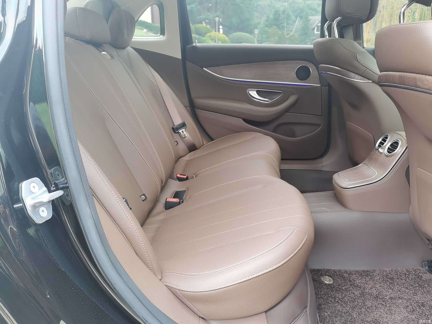 Mercedes-Benz E-Class, 2023 19