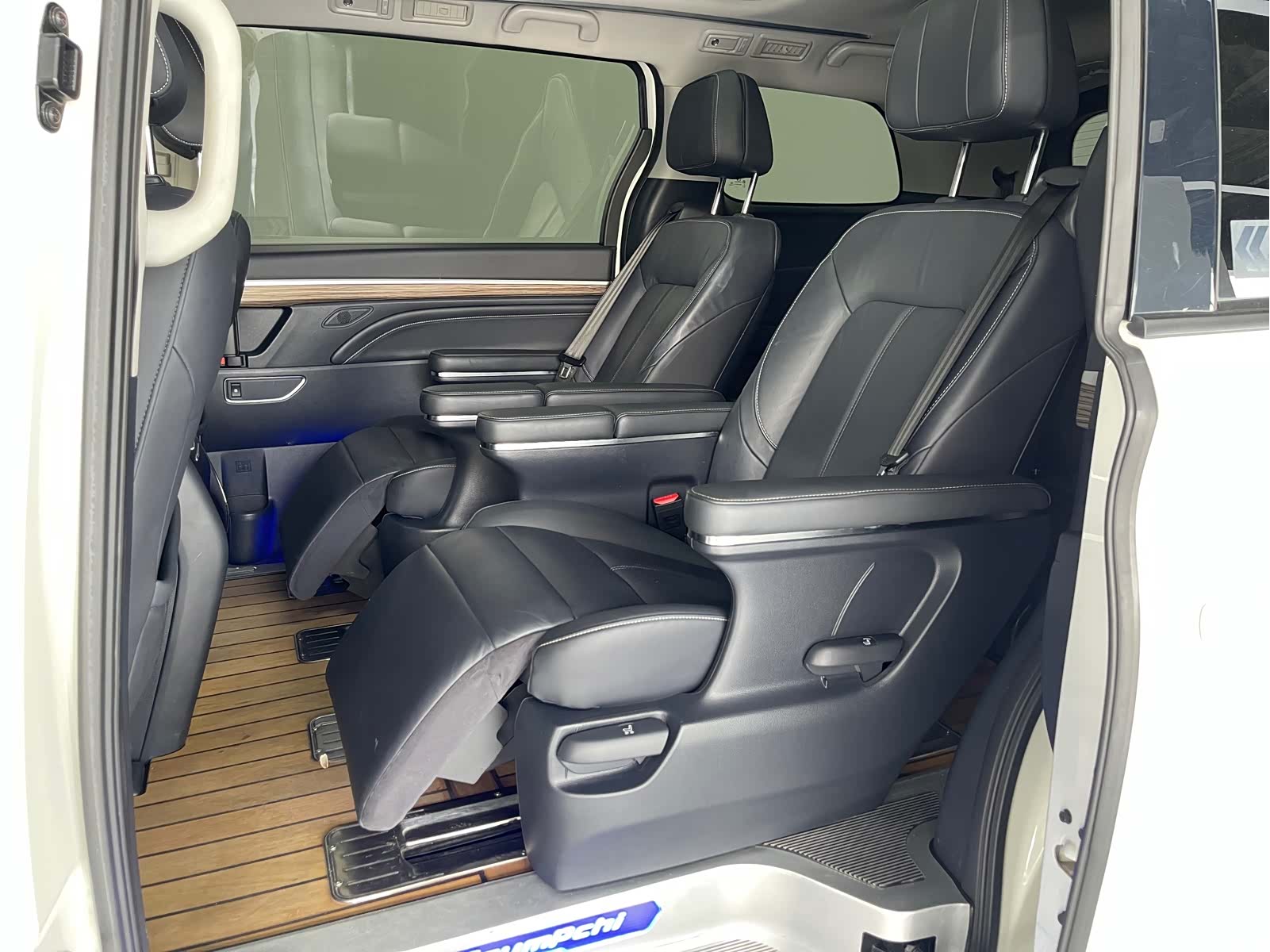 Trumpchi M8, 2022 11