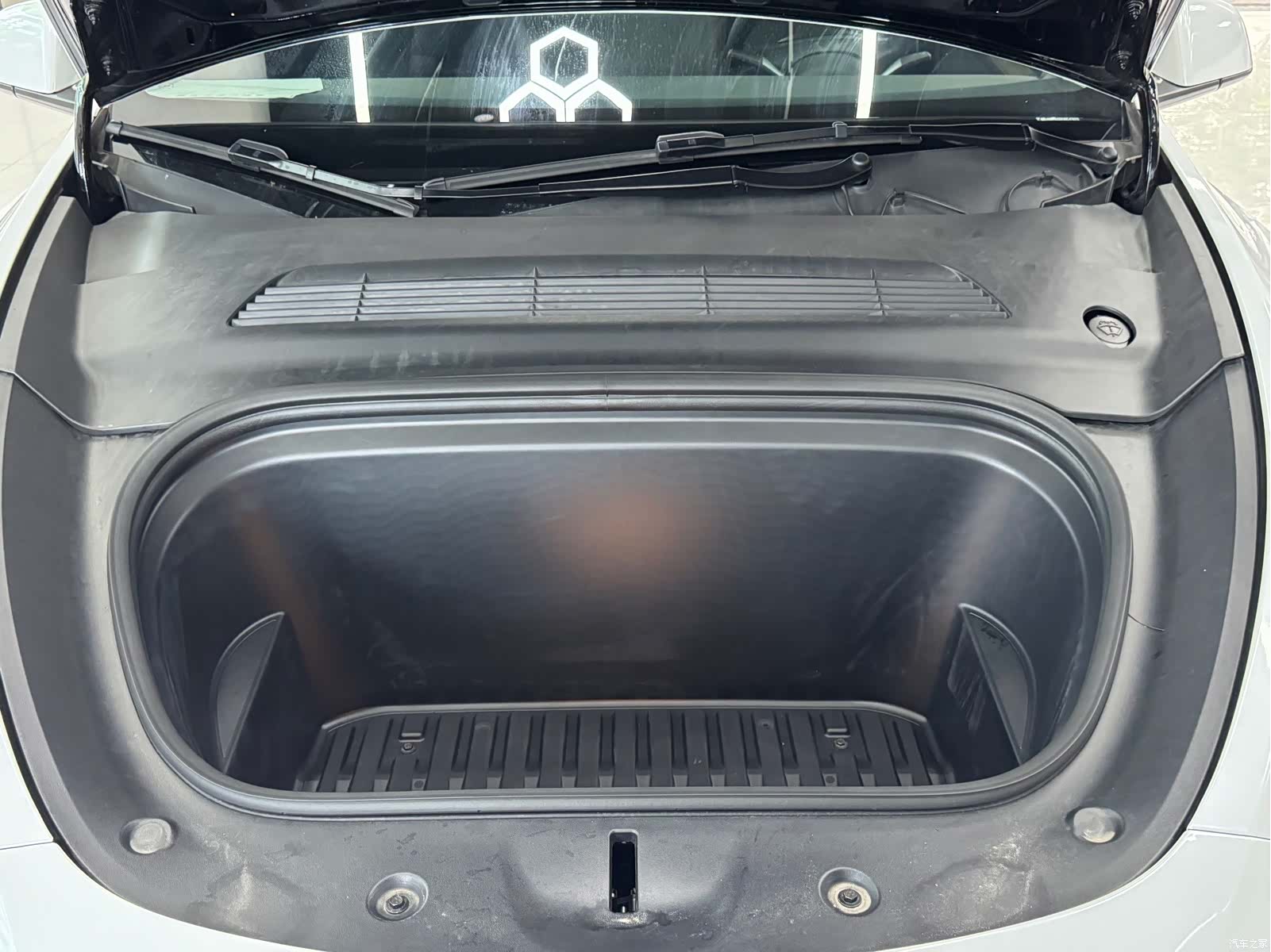 Tesla Model Y, 2022 13
