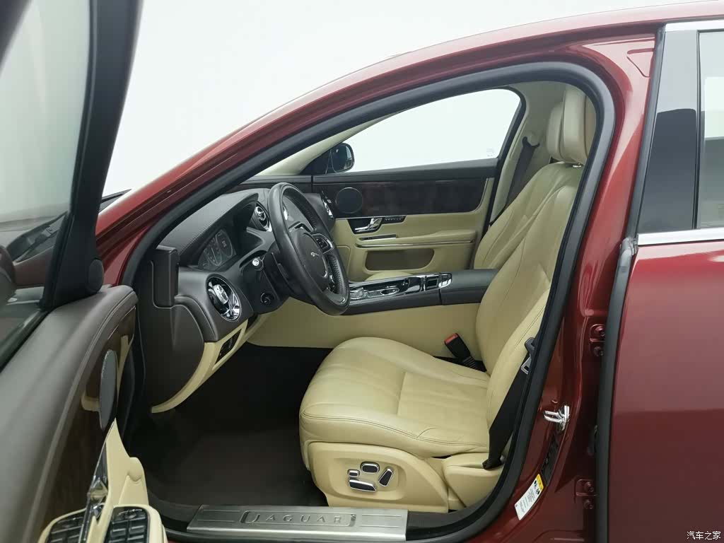 Jaguar XJ, 2012 10